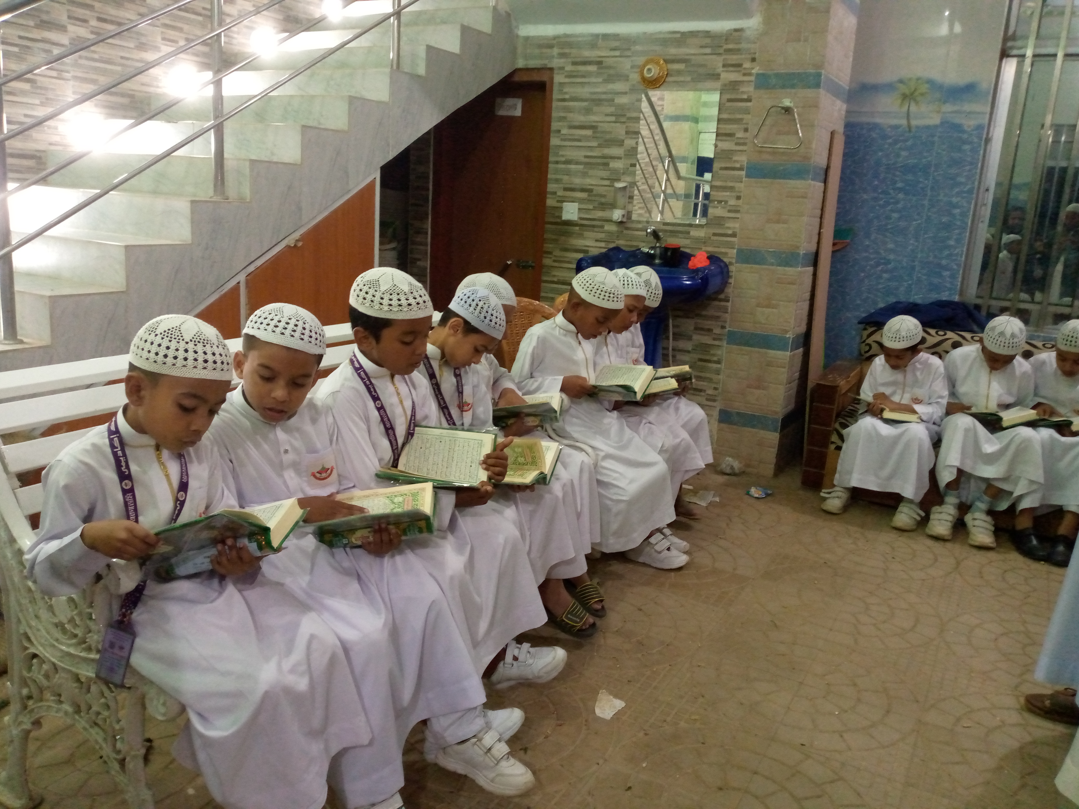 কোরআনের সবক নেওয়ার অপেক্ষায়,কোরআনের পাখিগুলো